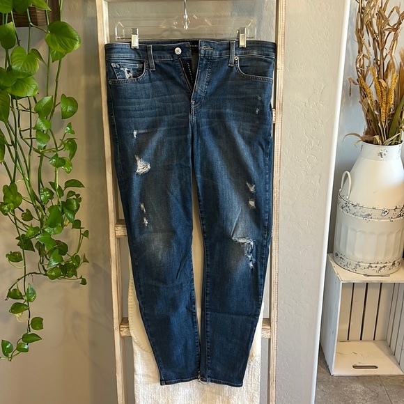 Lucky Brand Women’s Skinny Jeans with intentional small tears - Picture 1 of 5